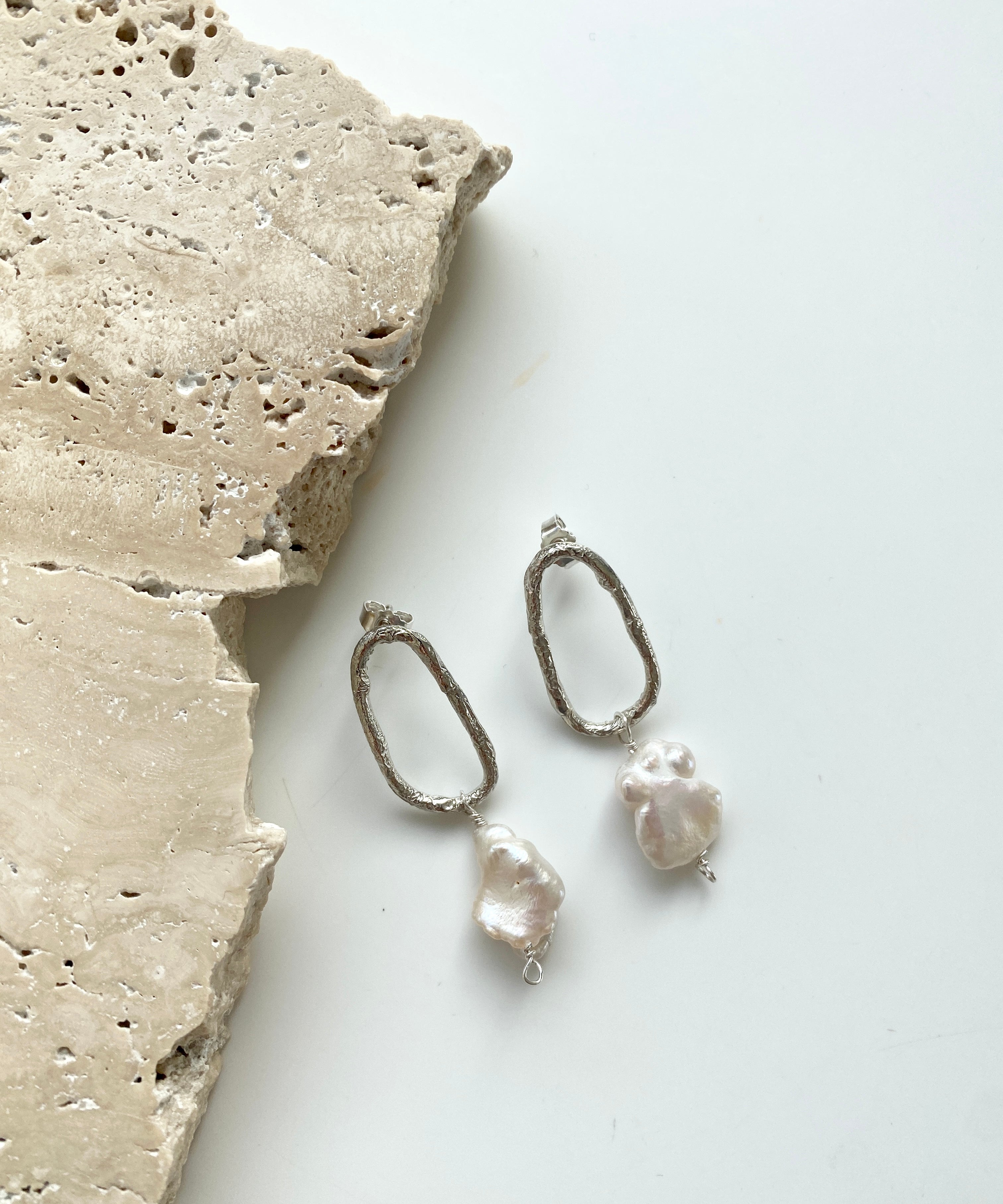 Grace 1 link pearl earring